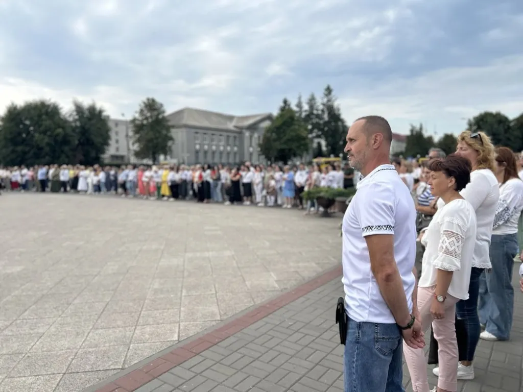 У Золотоноші до Дня Незалежності влаштували патріотичний перфоманс і концерт