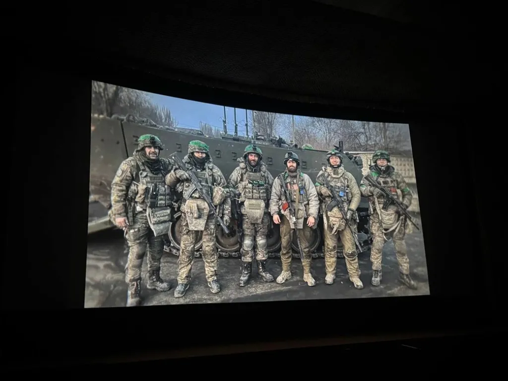 У Черкасах представили фільм «35 днів оборони Торецька» про подвиг поліцейських