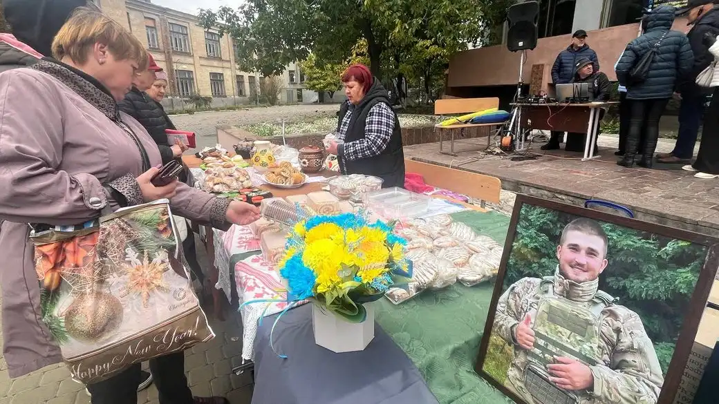 У Черкасах відкрили благодійний ярмарок пам’яті загиблого воїна Ярослава Стрільця