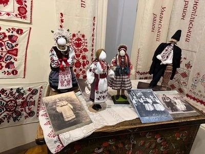 Автентична Черкащина в мініатюрі: музей відкрив постійну виставку ляльок-мотанок
