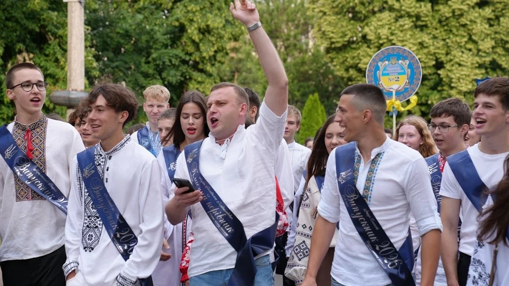 Черкаські школярі провели традиційний марш вдячності Черкаські школярі провели традиційний марш вдячності