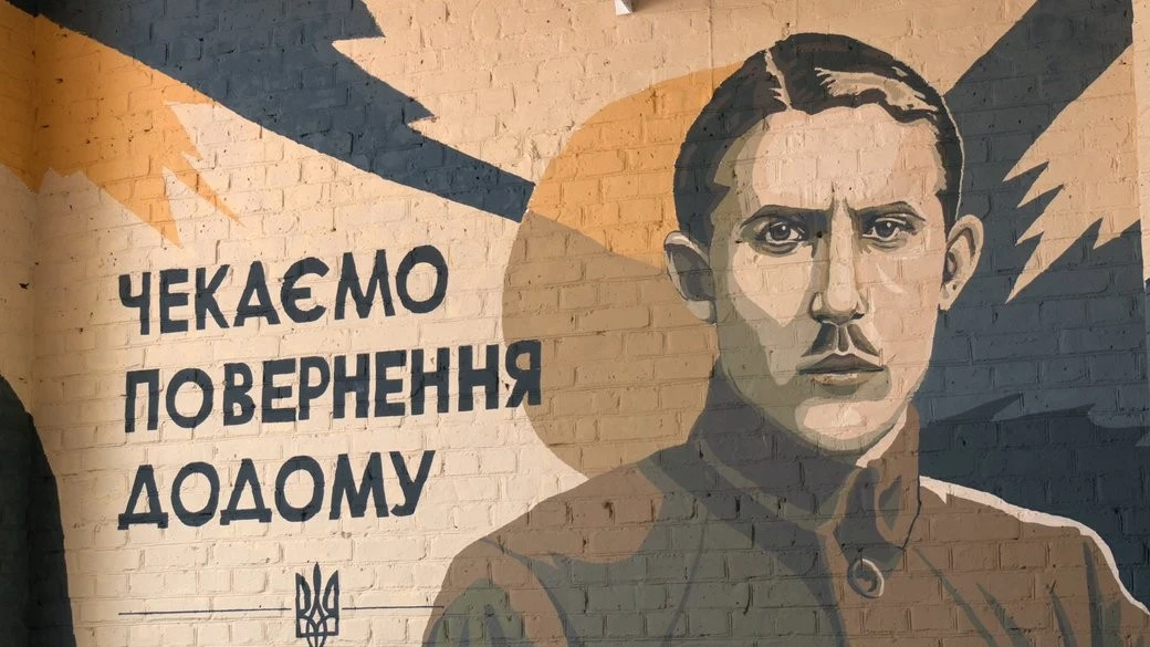 У Черкасах увічнили Євгена Коновальця масштабним муралом