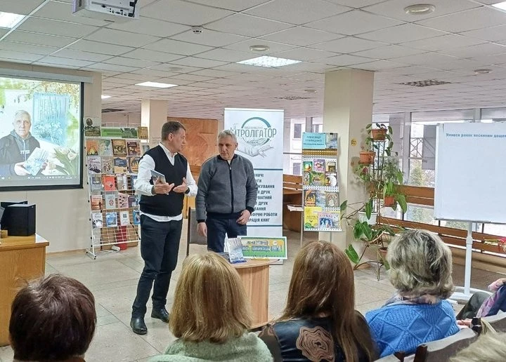 Понад 4000 книжок по всьому світу та орден від ГУР: як незрячий видавець із Черкащини підкорив літературний простір