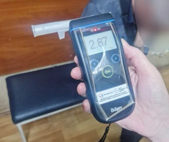 П’яний водій дорогого позашляховика врізався в дерево у Черкасах